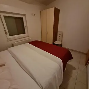 https://apartment-niki-2.hotels-in-trogir.com