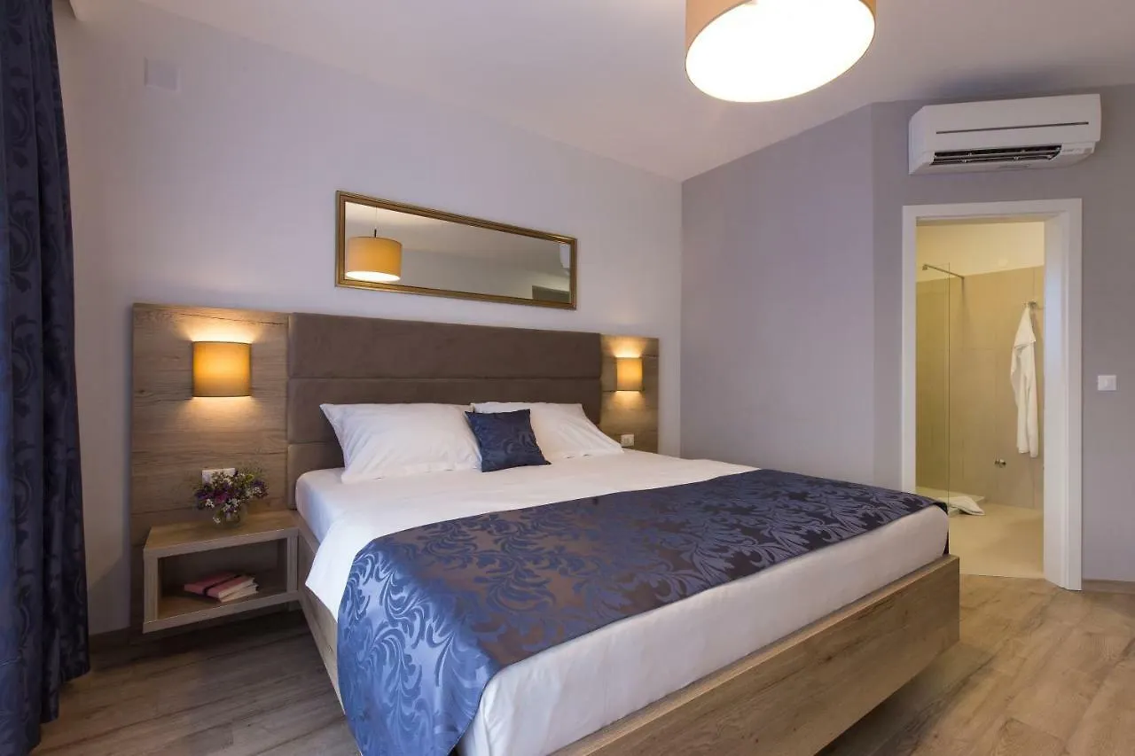 לינה וארוחת בוקר פונאנט B&B Villa Maris