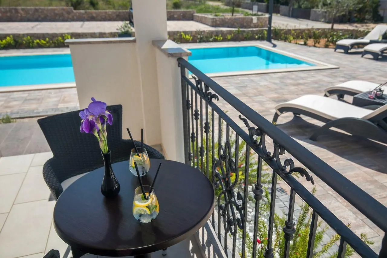 לינה וארוחת בוקר פונאנט B&B Villa Maris